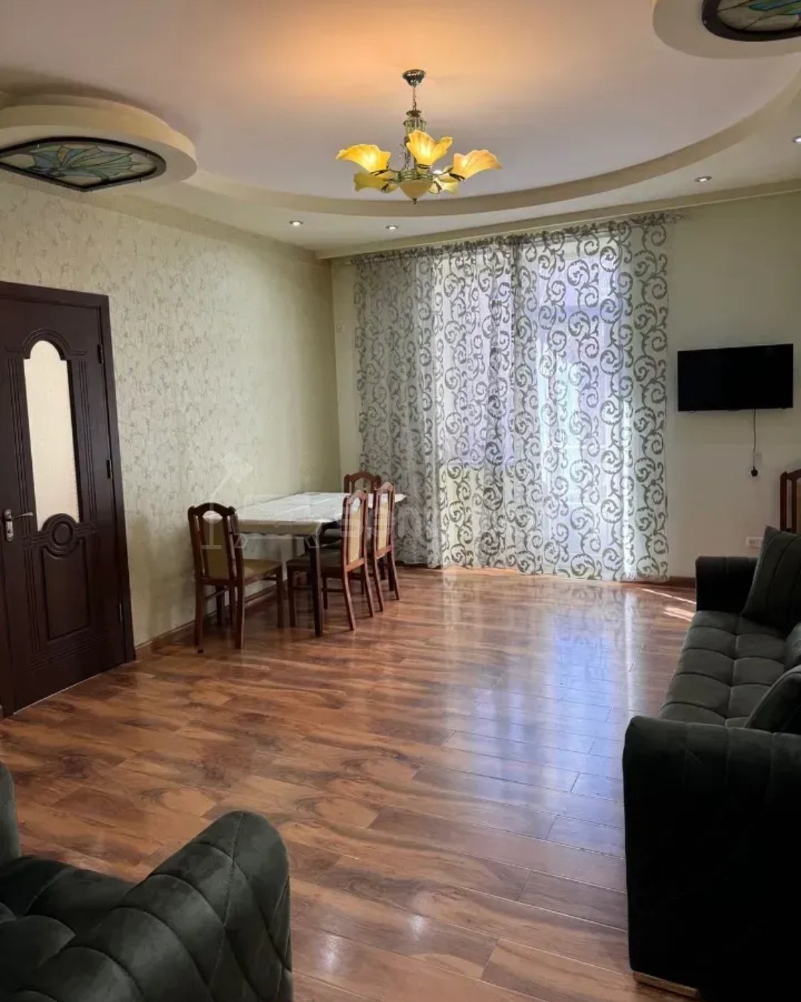 3 Սենյականոց Բնակարան Քարե Շենքում, 61քմ, 3/5 հարկ, Կապիտալ Վերանորոգված, Կահավորված