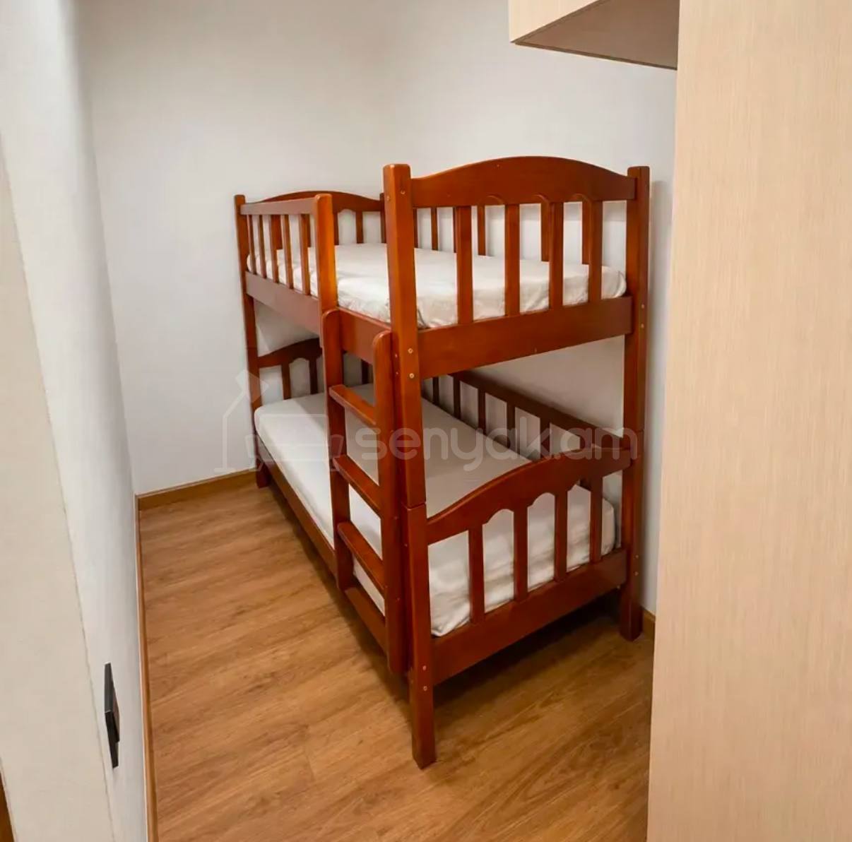 2 Սենյականոց Բնակարան Քարե Շենքում, 57քմ, 4/4 հարկ, Նորմալ Վիճակում