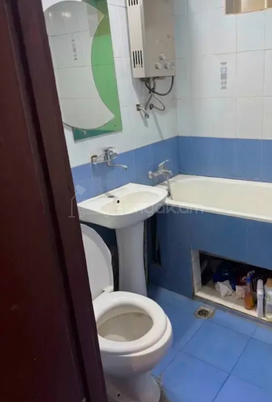2 Սենյականոց Բնակարան Քարե Շենքում, 57քմ, 4/4 հարկ, Նորմալ Վիճակում