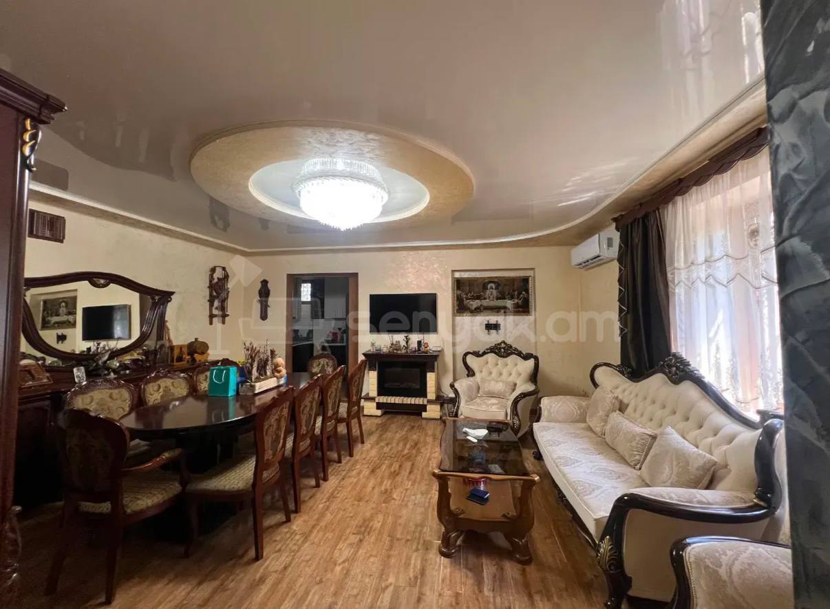 3 Սենյականոց Բնակարան Քարե Շենքում, 100քմ, 1/4 հարկ, Կապիտալ Վերանորոգված, Կահավորված, Արևկող