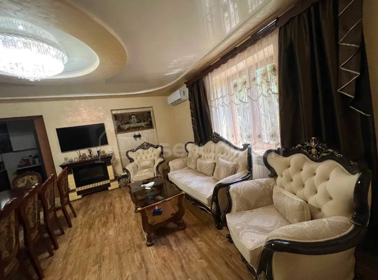 3 Սենյականոց Բնակարան Քարե Շենքում, 100քմ, 1/4 հարկ, Կապիտալ Վերանորոգված, Կահավորված, Արևկող