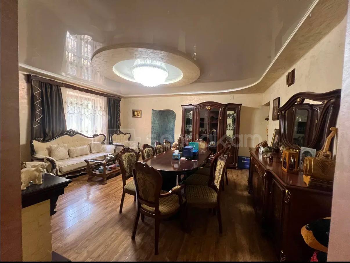 3 Սենյականոց Բնակարան Քարե Շենքում, 100քմ, 1/4 հարկ, Կապիտալ Վերանորոգված, Կահավորված, Արևկող