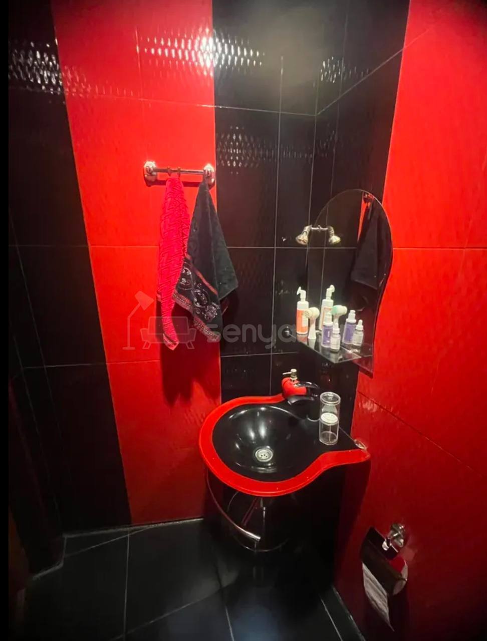 3 Սենյականոց Բնակարան Քարե Շենքում, 100քմ, 1/4 հարկ, Կապիտալ Վերանորոգված, Կահավորված, Արևկող