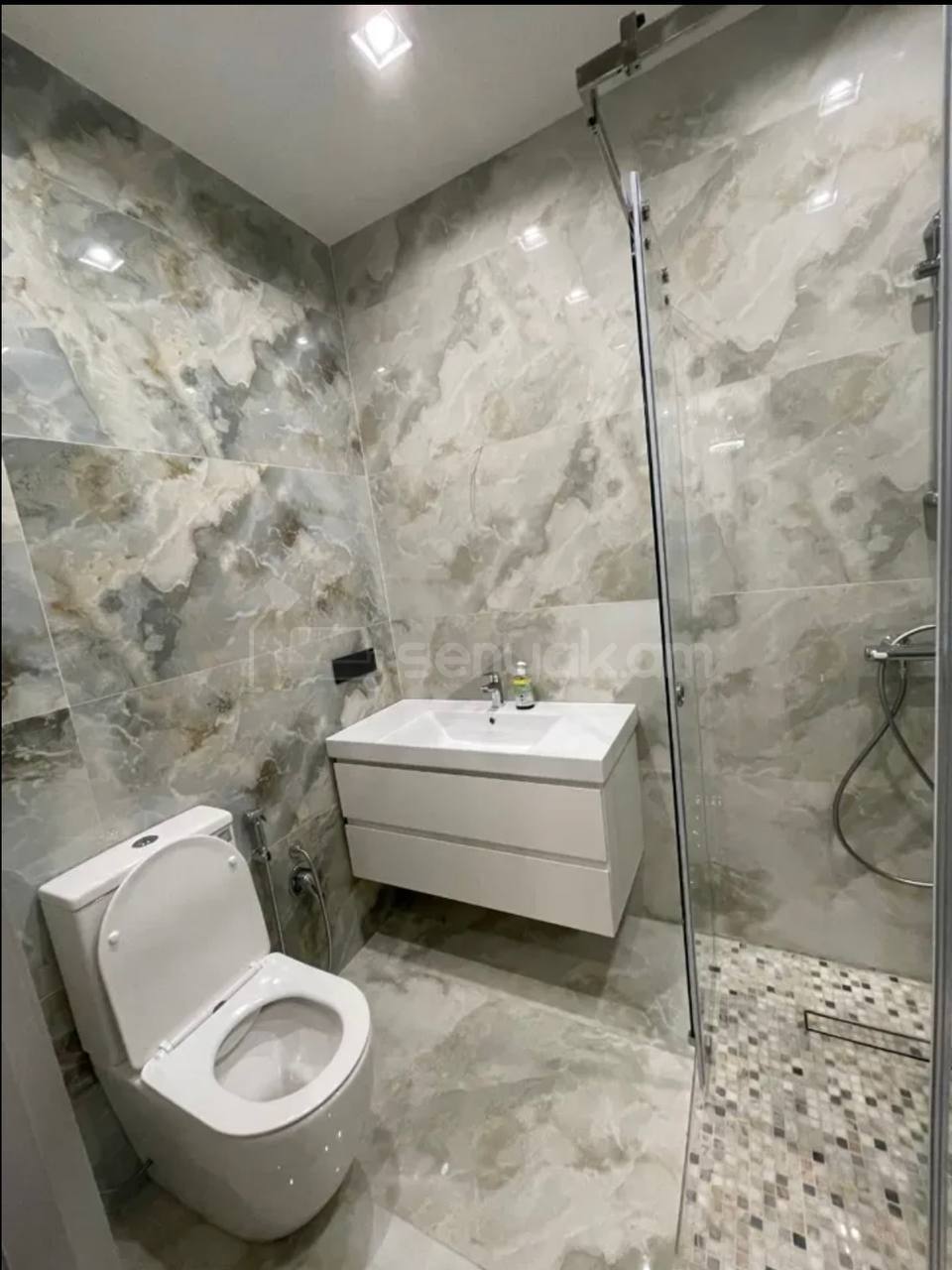 2 Սենյականոց Բնակարան Քարե Շենքում, 40քմ, 2/5 հարկ, Դիզայներական Վերանորոգված