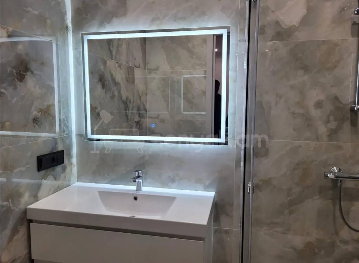 2 Սենյականոց Բնակարան Քարե Շենքում, 40քմ, 2/5 հարկ, Դիզայներական Վերանորոգված