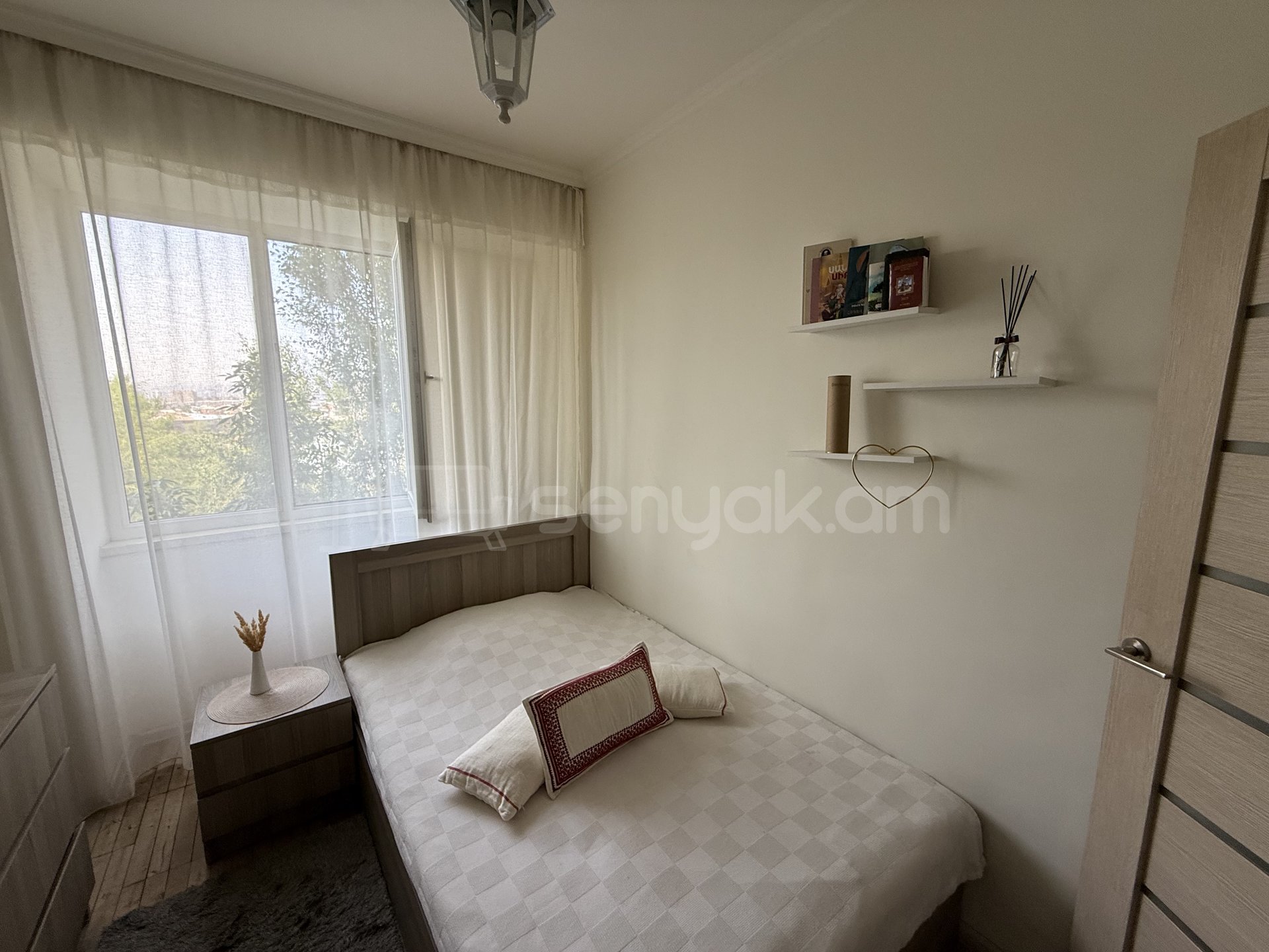 4 Սենյականոց Բնակարան, 80քմ, 4/9 հարկ, Նորմալ Վիճակում