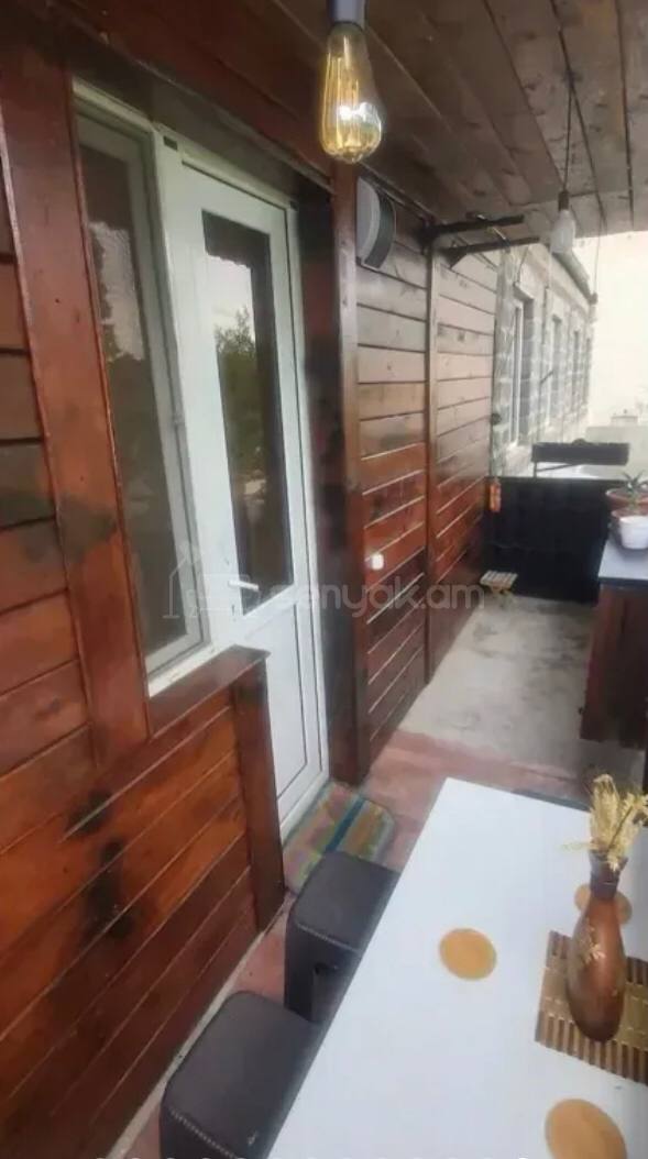 5 Սենյականոց Բնակարան Քարե Շենքում, 82քմ, 2/2 հարկ, Կապիտալ Վերանորոգված