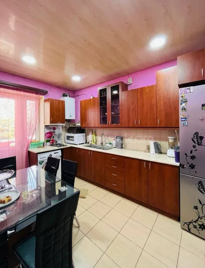 5 Սենյականոց Բնակարան Քարե Շենքում, 82քմ, 2/2 հարկ, Կապիտալ Վերանորոգված
