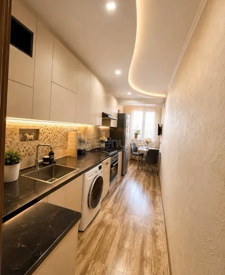 3 Սենյականոց Բնակարան Քարե Շենքում, 76քմ, 5/5 հարկ, Դիզայներական Վերանորոգված