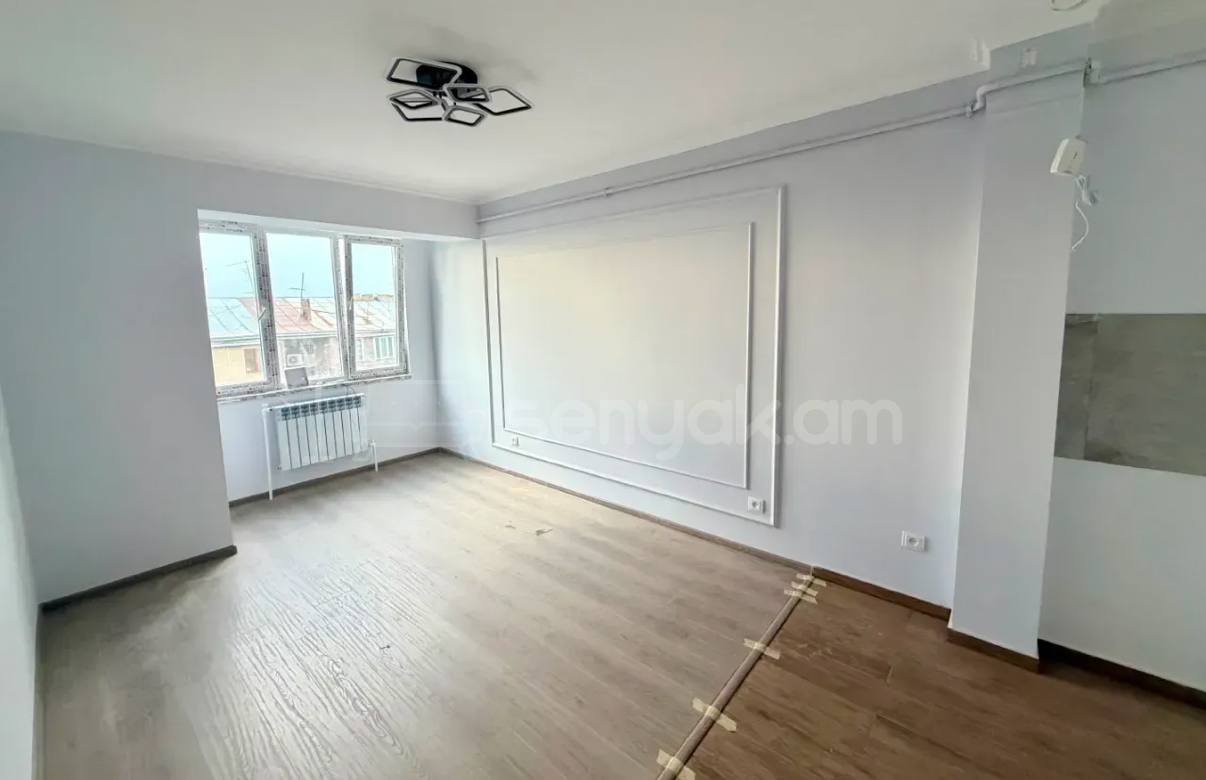 1 Սենյականոց Բնակարան Քարե Շենքում, 40քմ, 4/5 հարկ, Կապիտալ Վերանորոգված