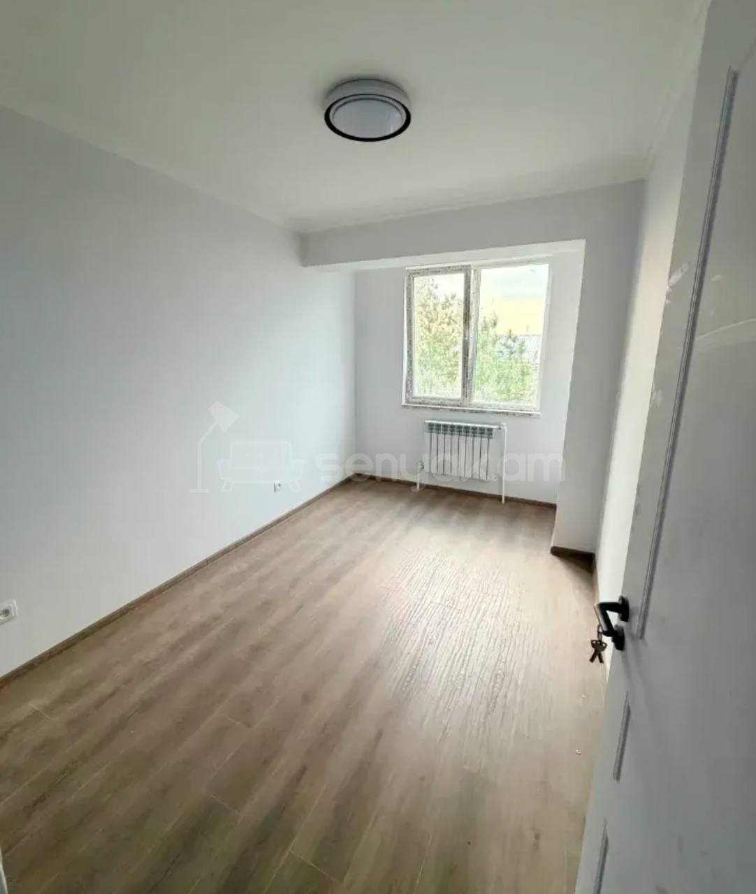 1 Սենյականոց Բնակարան Քարե Շենքում, 40քմ, 4/5 հարկ, Կապիտալ Վերանորոգված