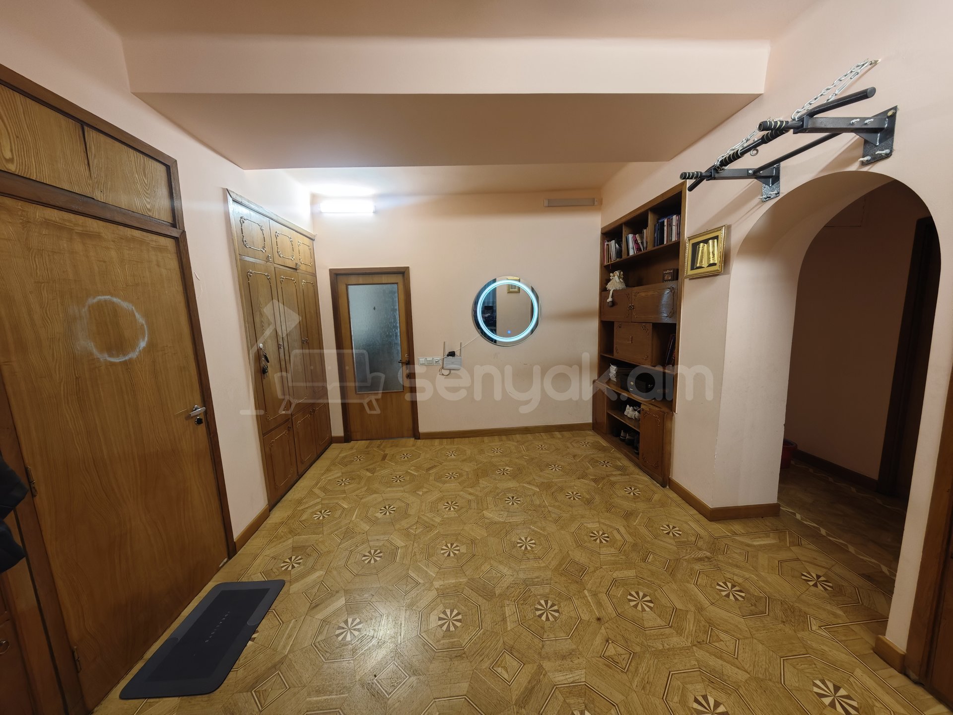3 Սենյականոց Բնակարան Քարե Շենքում, 124քմ, 1/9 հարկ, Կապիտալ Վերանորոգված