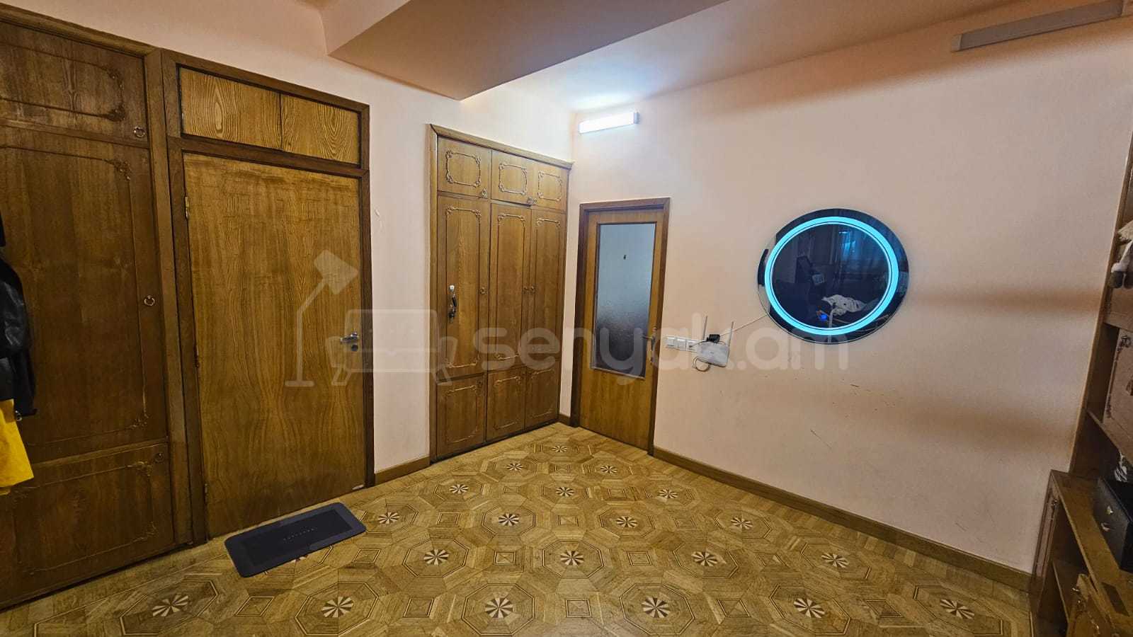 3 Սենյականոց Բնակարան Քարե Շենքում, 124քմ, 1/9 հարկ, Կապիտալ Վերանորոգված