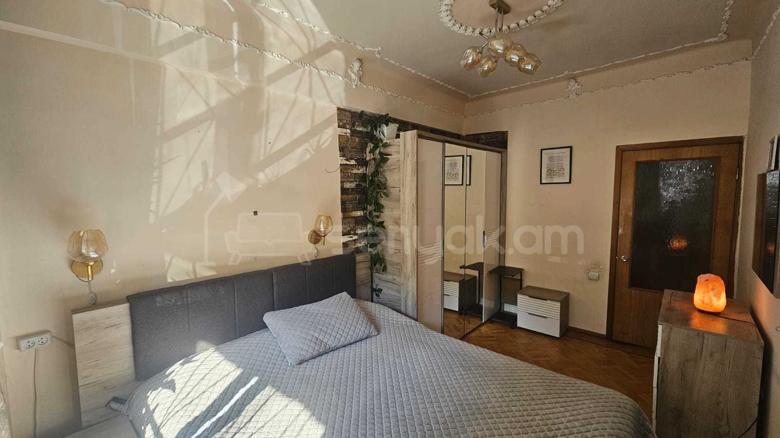 3 Սենյականոց Բնակարան Քարե Շենքում, 124քմ, 1/9 հարկ, Կապիտալ Վերանորոգված