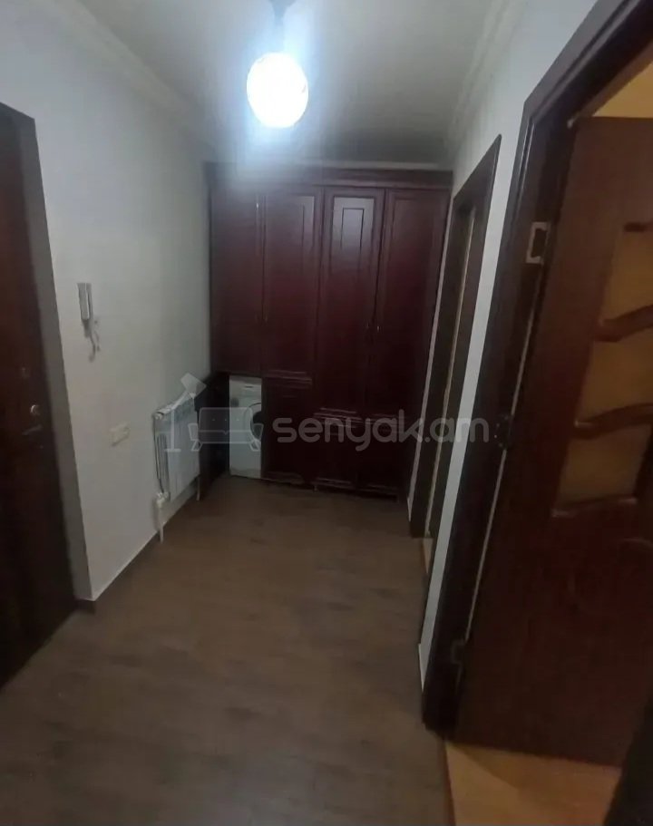 3 Սենյականոց Բնակարան Քարե Շենքում, 52քմ, 3/5 հարկ, Կապիտալ Վերանորոգված, Կահավորված
