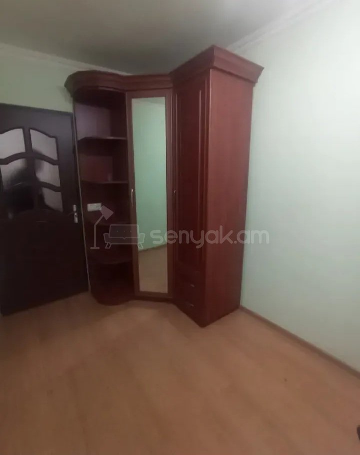3 Սենյականոց Բնակարան Քարե Շենքում, 52քմ, 3/5 հարկ, Կապիտալ Վերանորոգված, Կահավորված