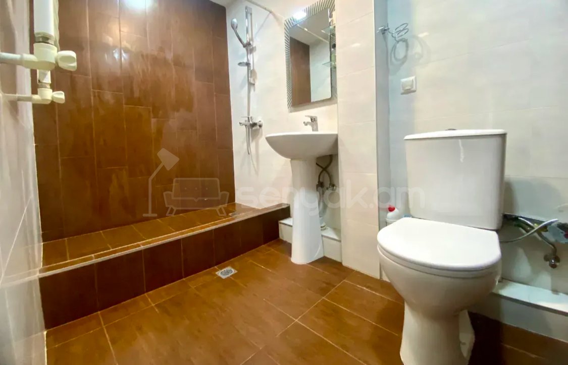 2 Սենյականոց Բնակարան Քարե Շենքում, 72քմ, 6/6 հարկ, Կապիտալ Վերանորոգված