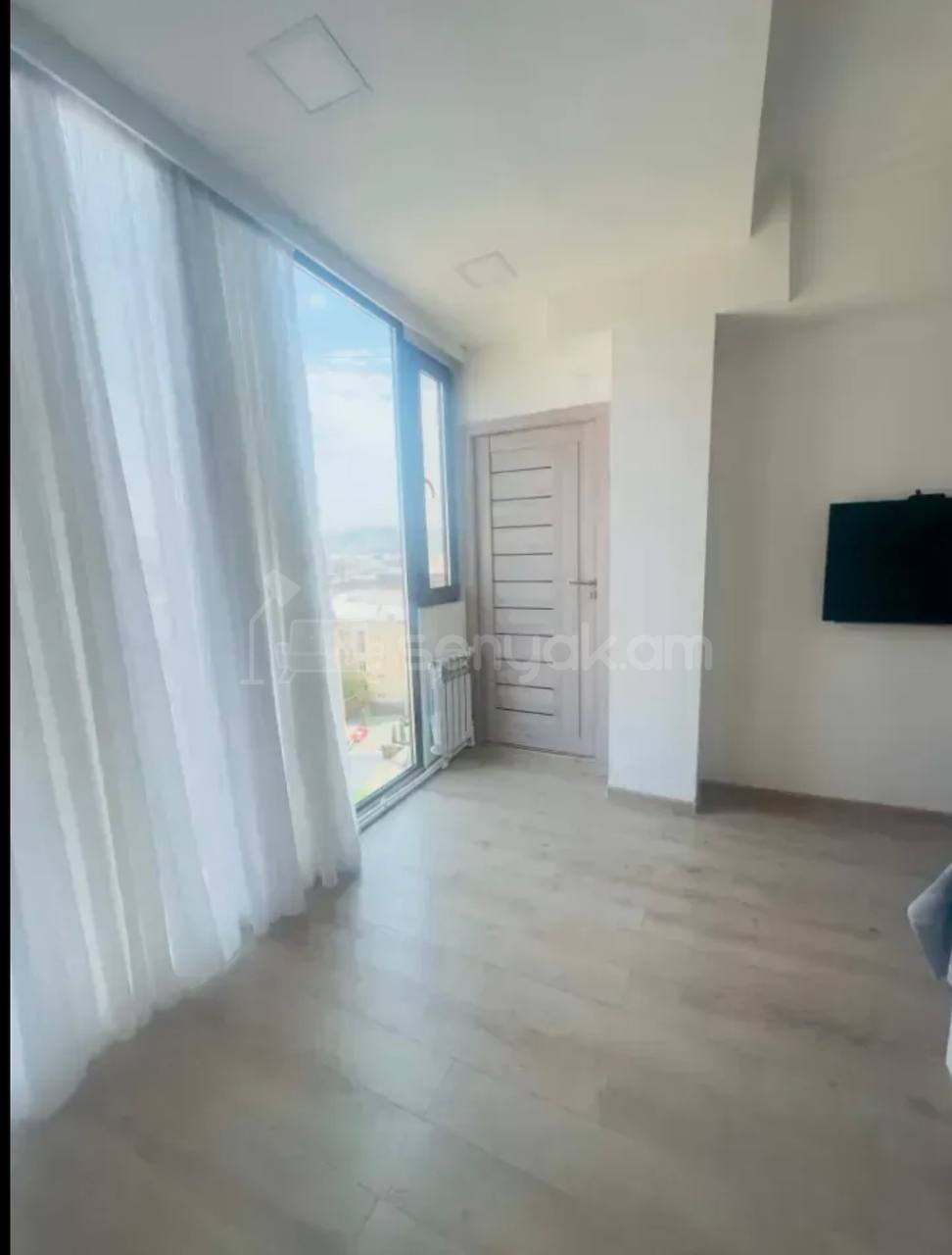 3 Սենյականոց Բնակարան, 43քմ, 10/10 հարկ, Կապիտալ Վերանորոգված