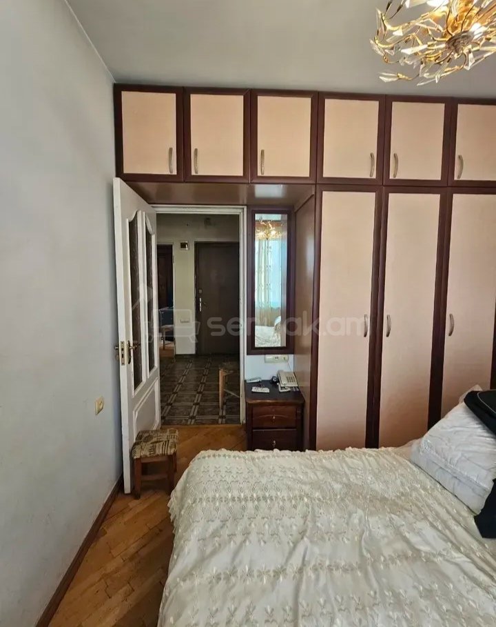 3 Սենյականոց Բնակարան, 80քմ, 9/9 հարկ, Նորմալ Վիճակում, Կահավորված