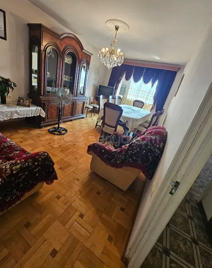 3 Սենյականոց Բնակարան, 80քմ, 9/9 հարկ, Նորմալ Վիճակում, Կահավորված
