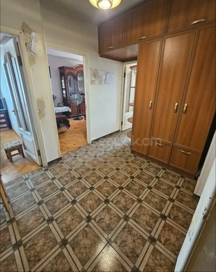 3 Սենյականոց Բնակարան, 80քմ, 9/9 հարկ, Նորմալ Վիճակում, Կահավորված