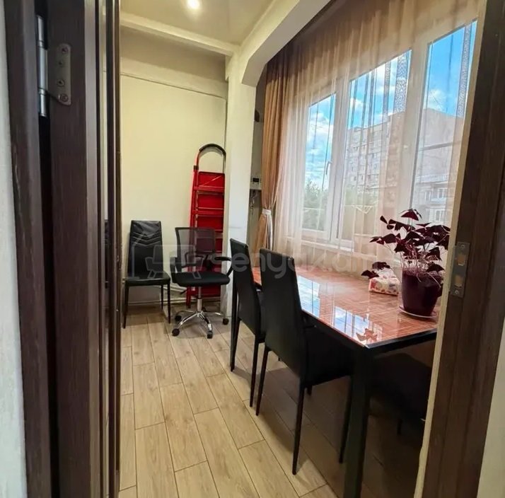 3 Սենյականոց Բնակարան Քարե Շենքում, 68քմ, 4/5 հարկ, Կապիտալ Վերանորոգված