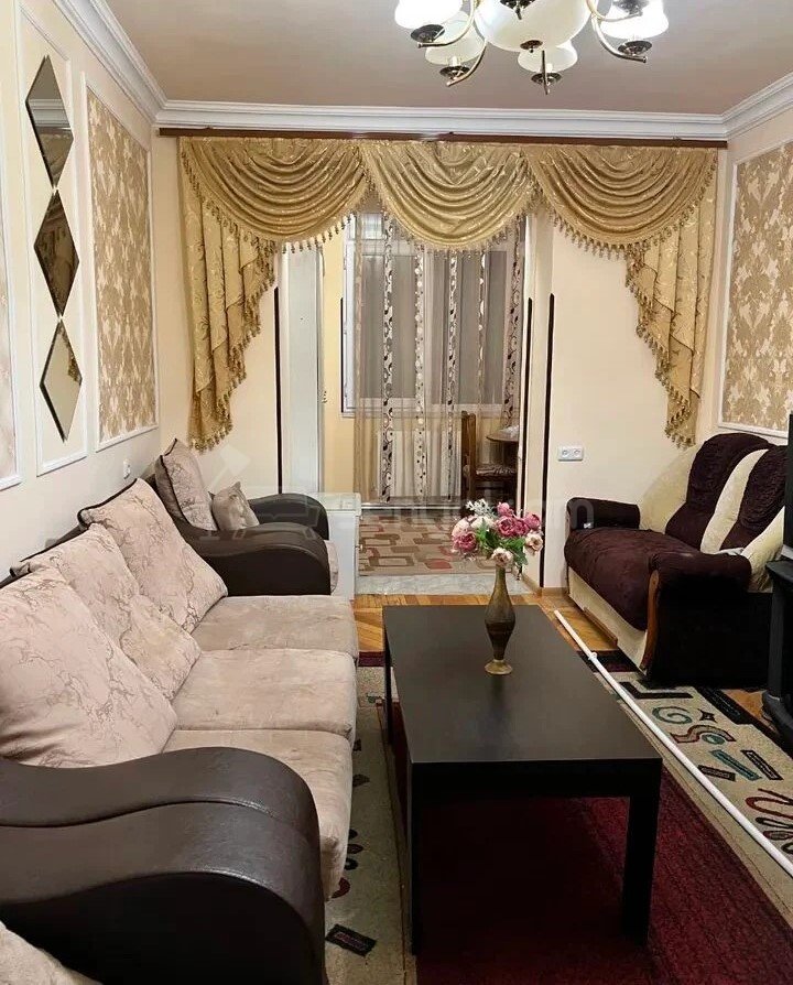 2 Սենյականոց Բնակարան Քարե Շենքում, 45քմ, 4/5 հարկ, Նորմալ Վիճակում
