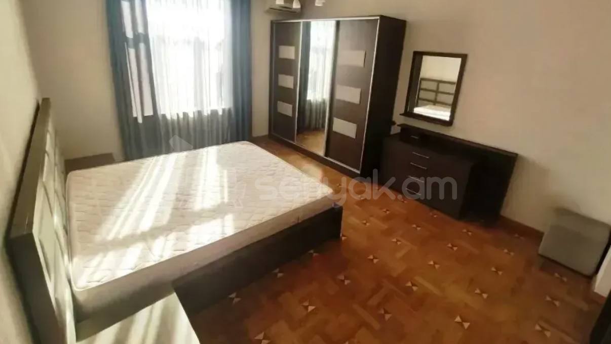 2 Սենյականոց Բնակարան Քարե Շենքում, 50քմ, 3/4 հարկ, Կապիտալ Վերանորոգված