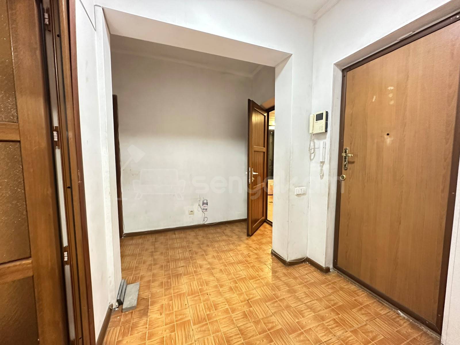 3 Սենյականոց Բնակարան, 80քմ, 1/9 հարկ, Նորմալ Վիճակում