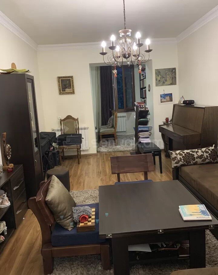 3 Սենյականոց Բնակարան Քարե Շենքում, 70քմ, 2/4 հարկ, Կապիտալ Վերանորոգված