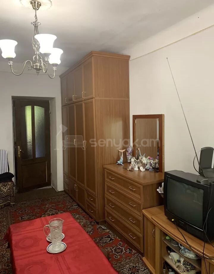 3 Սենյականոց Բնակարան Քարե Շենքում, 70քմ, 2/4 հարկ, Կապիտալ Վերանորոգված