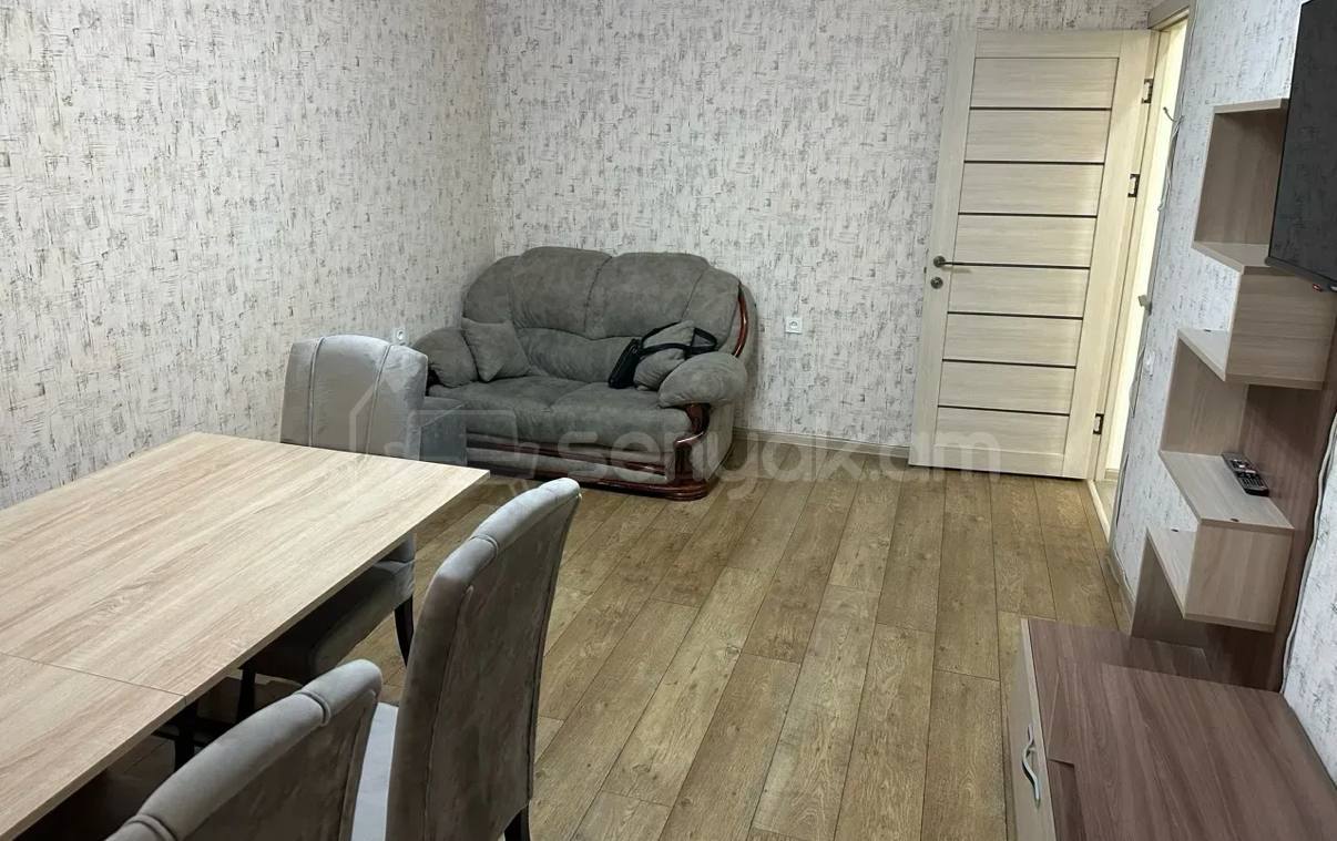 2 Սենյականոց Բնակարան Քարե Շենքում, 56քմ, 5/5 հարկ, Կապիտալ Վերանորոգված