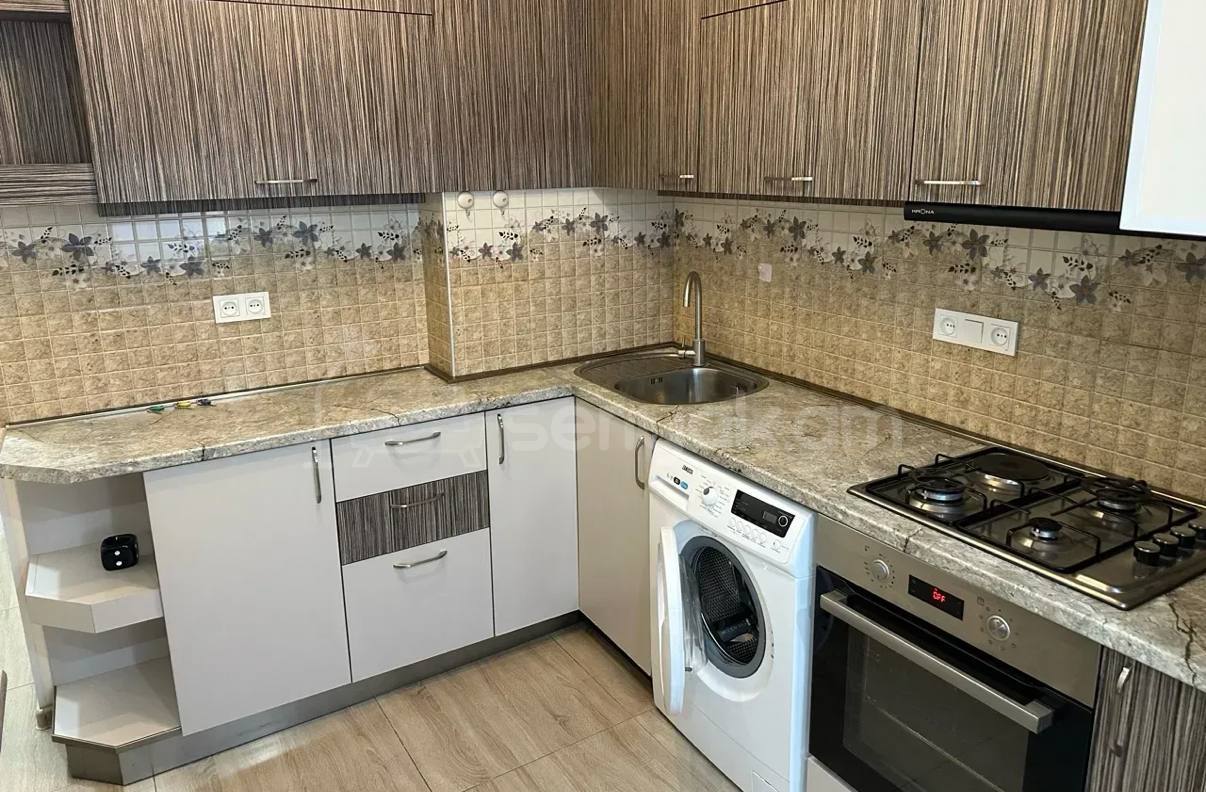 2 Սենյականոց Բնակարան Քարե Շենքում, 56քմ, 5/5 հարկ, Կապիտալ Վերանորոգված