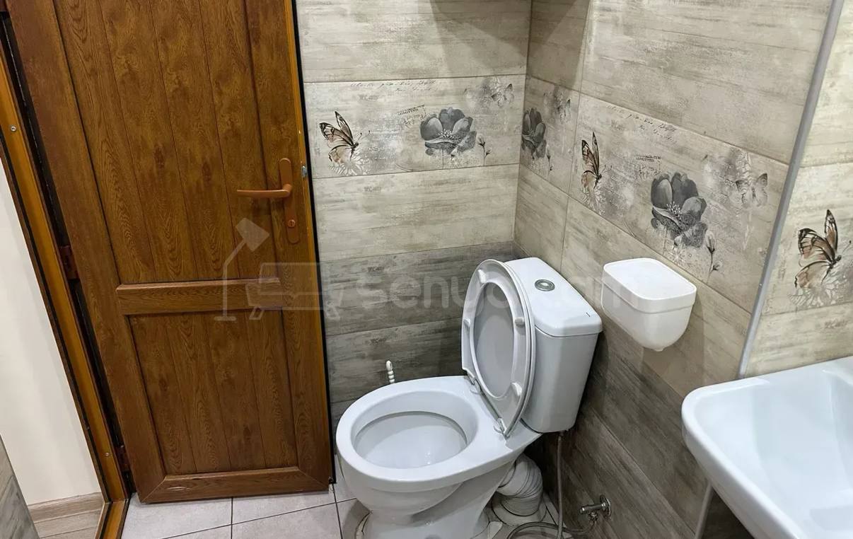 2 Սենյականոց Բնակարան Քարե Շենքում, 56քմ, 5/5 հարկ, Կապիտալ Վերանորոգված