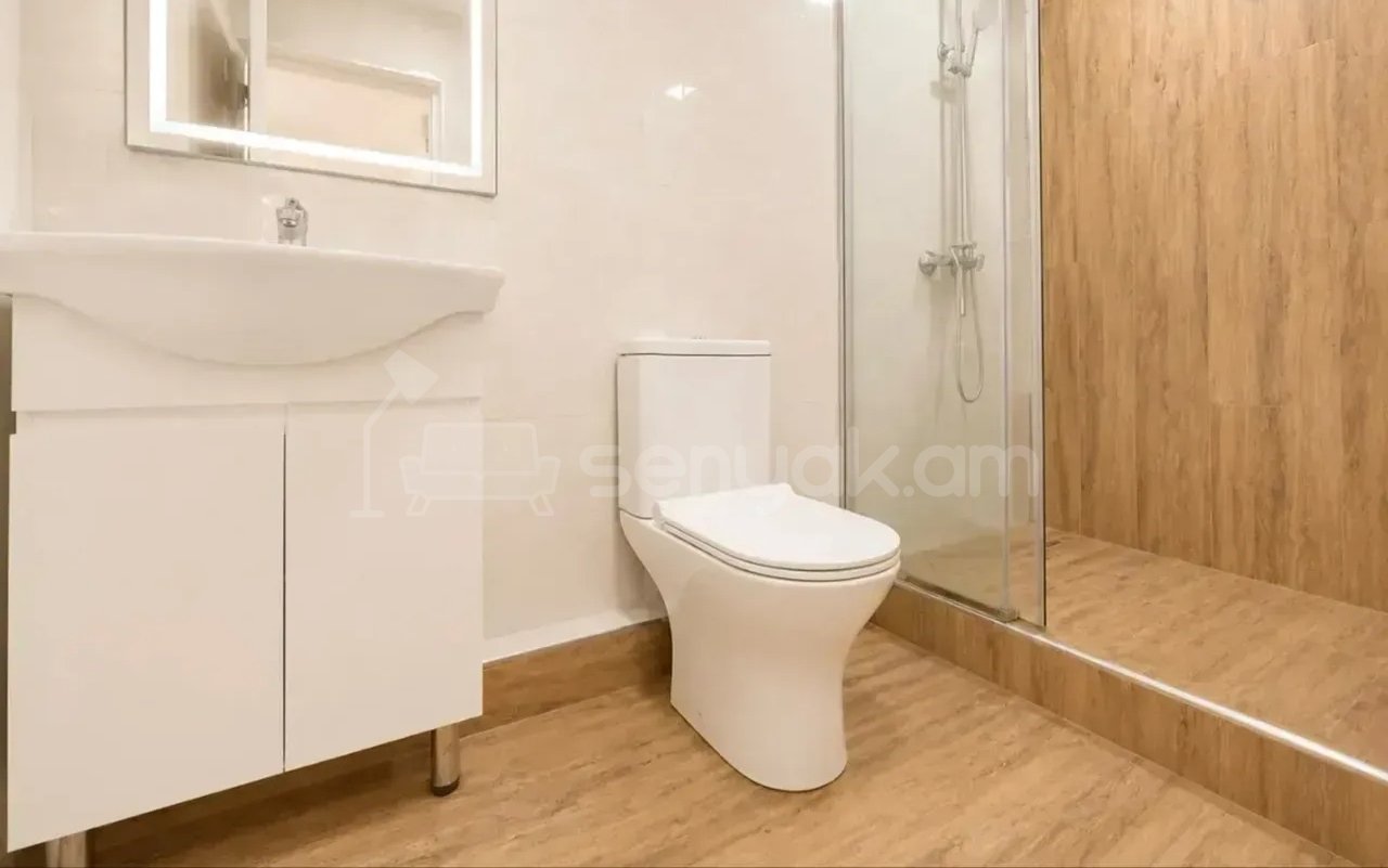 2 Սենյականոց Բնակարան Քարե Շենքում, 51քմ, 5/5 հարկ, Կապիտալ Վերանորոգված