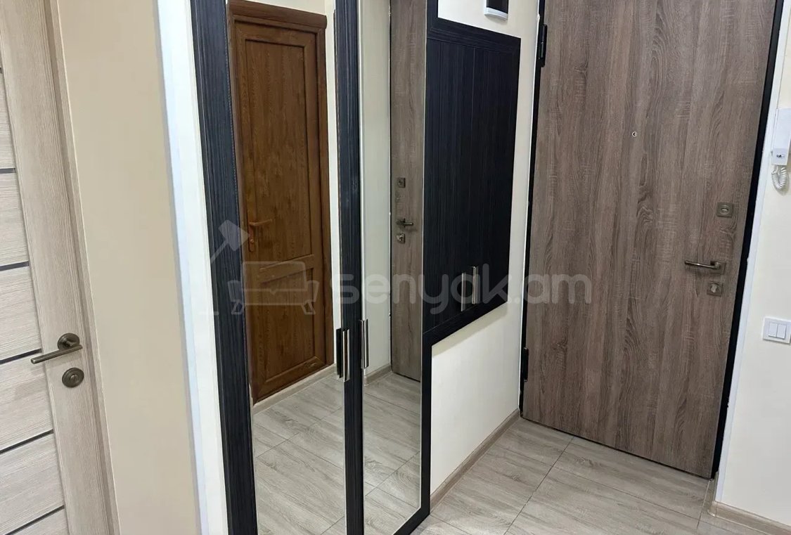 2 Սենյականոց Բնակարան Քարե Շենքում, 56քմ, 5/5 հարկ, Կապիտալ Վերանորոգված