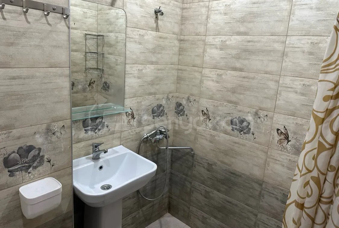 2 Սենյականոց Բնակարան Քարե Շենքում, 56քմ, 5/5 հարկ, Կապիտալ Վերանորոգված