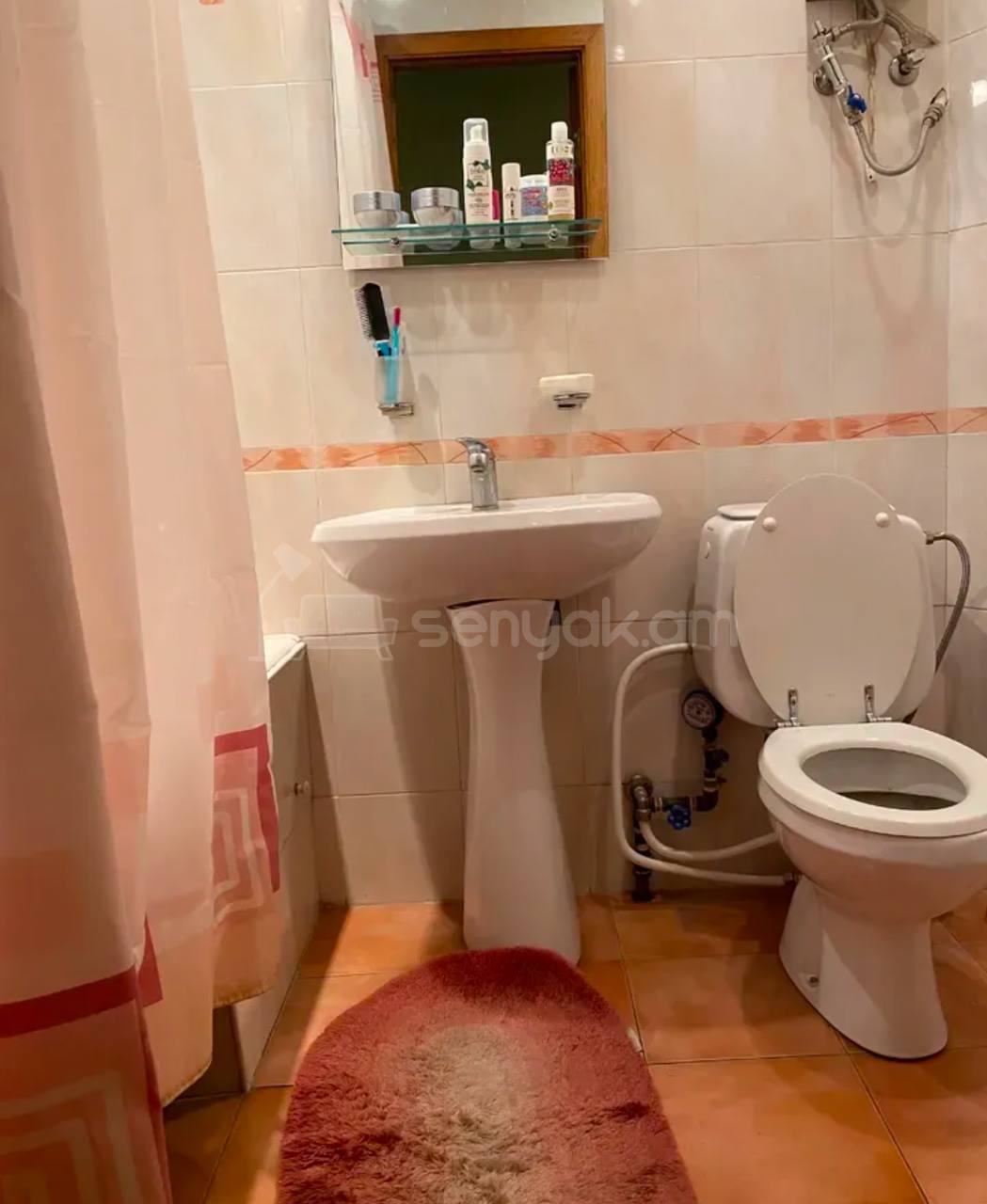 5 Սենյականոց Բնակարան Քարե Շենքում, 144քմ, 5/5 հարկ, Կապիտալ Վերանորոգված