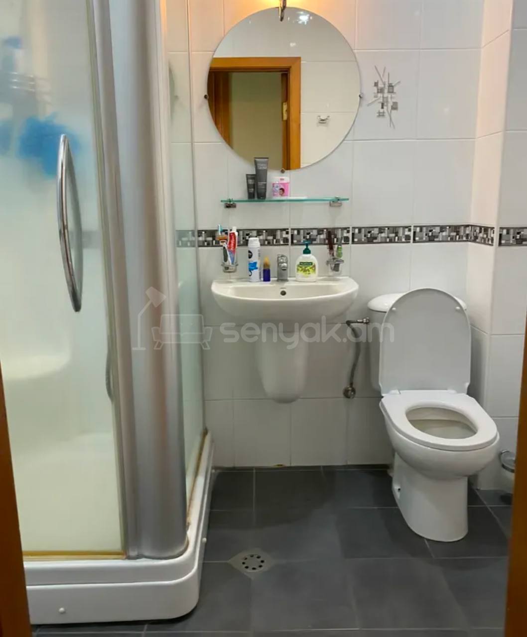 5 Սենյականոց Բնակարան Քարե Շենքում, 144քմ, 5/5 հարկ, Կապիտալ Վերանորոգված