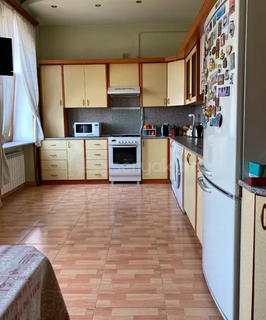 5 Սենյականոց Բնակարան Քարե Շենքում, 144քմ, 5/5 հարկ, Կապիտալ Վերանորոգված