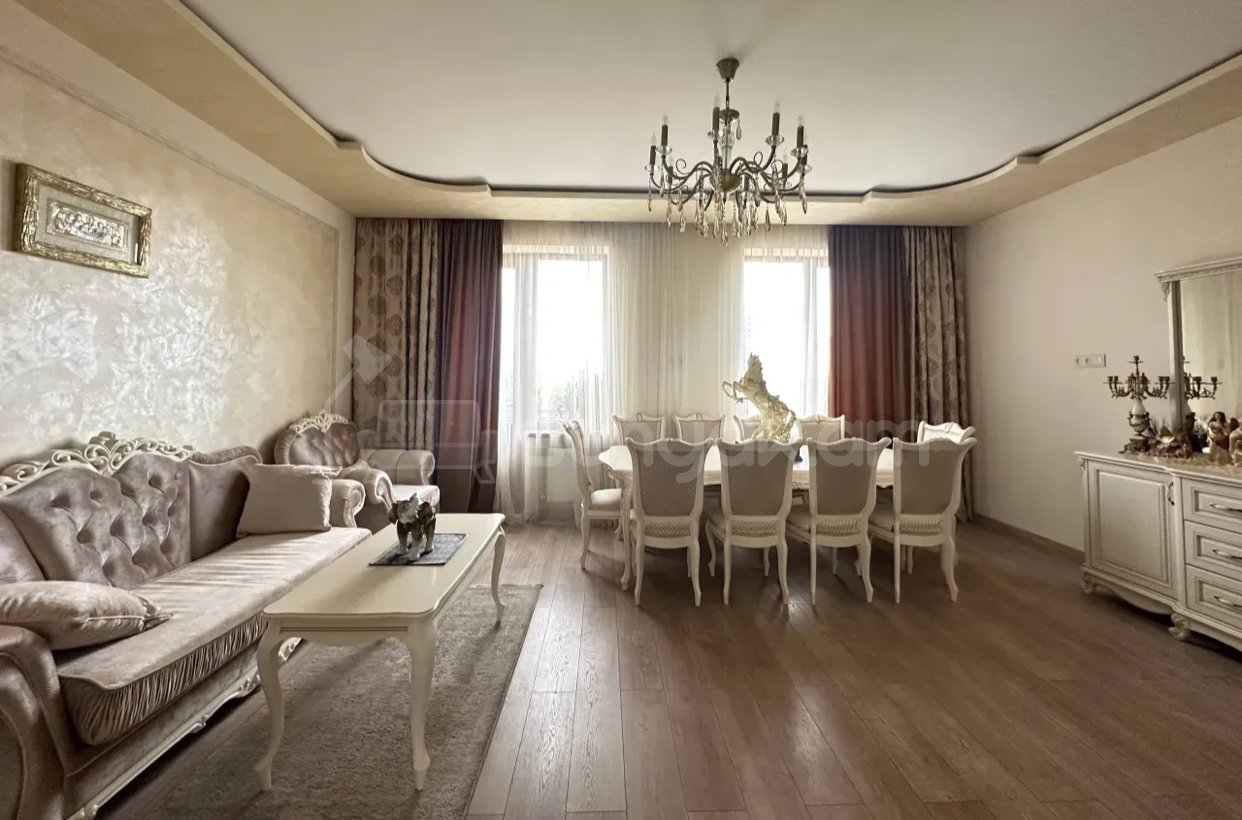 5 Սենյականոց Բնակարան Նորակառույցում, 210քմ, 3/3 հարկ, Կապիտալ Վերանորոգված