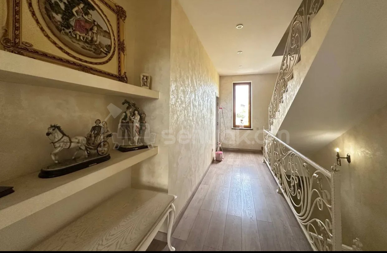 5 Սենյականոց Բնակարան Նորակառույցում, 210քմ, 3/3 հարկ, Կապիտալ Վերանորոգված