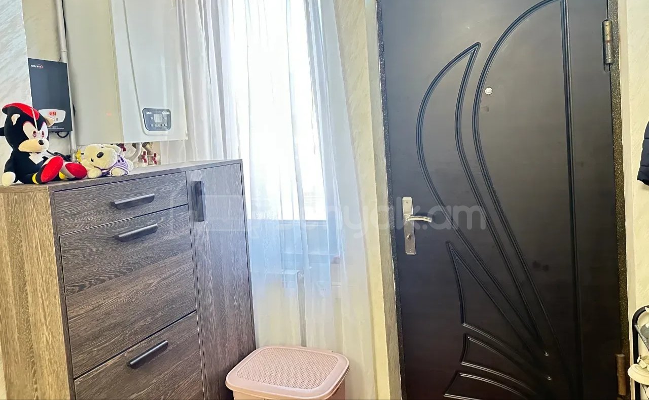 1 Սենյականոց Բնակարան Քարե Շենքում, 38քմ, 1/1 հարկ, Կապիտալ Վերանորոգված, Կահավորված