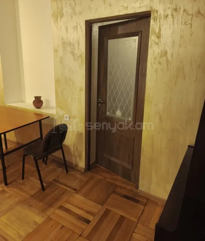 1 Սենյականոց Բնակարան Քարե Շենքում, 56քմ, 1/1 հարկ, Կապիտալ Վերանորոգված, Կահավորված