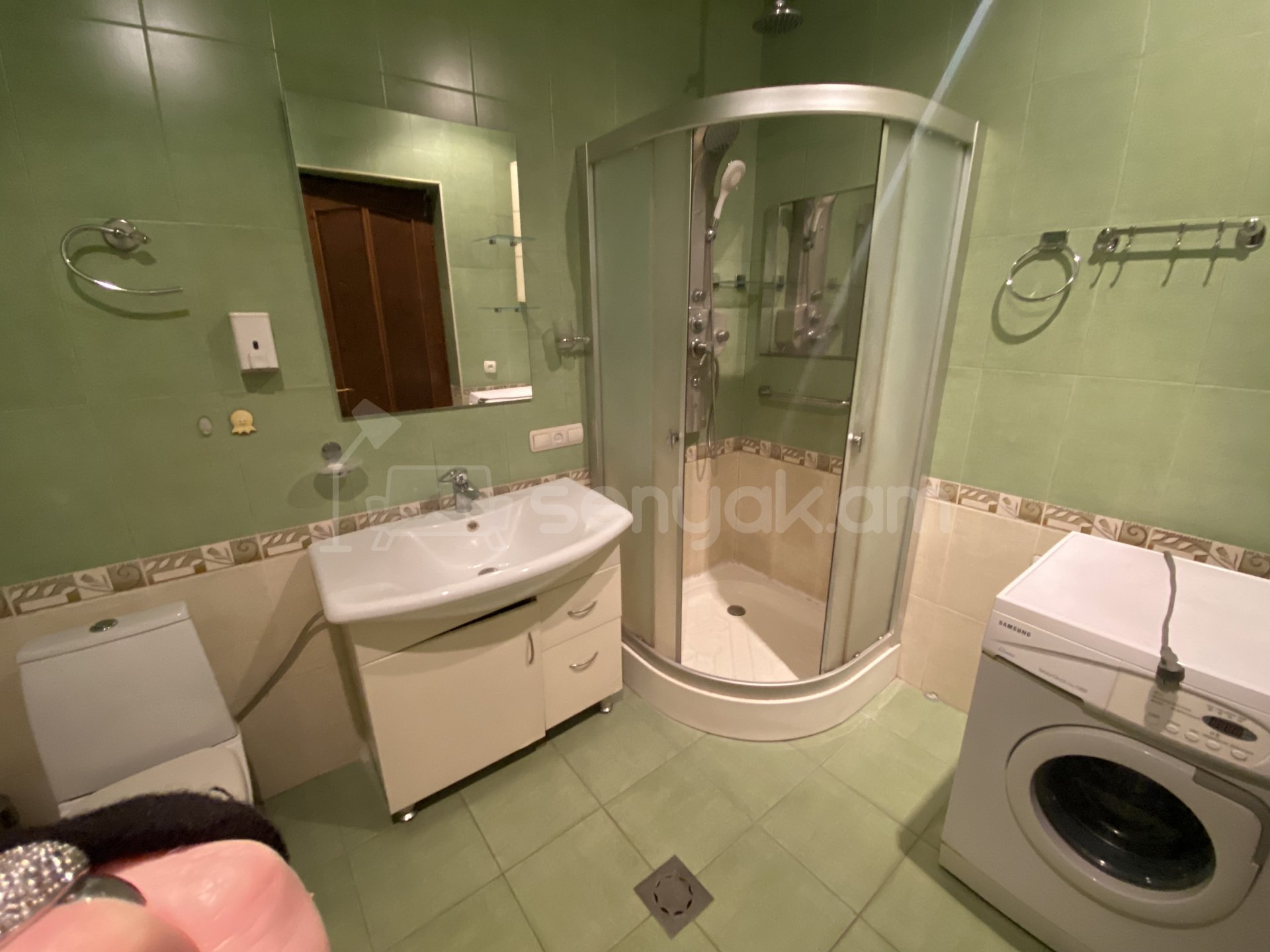 3 Սենյականոց Բնակարան Քարե Շենքում, 132քմ, 4/5 հարկ, Կապիտալ Վերանորոգված, Կահավորված, Արևկող