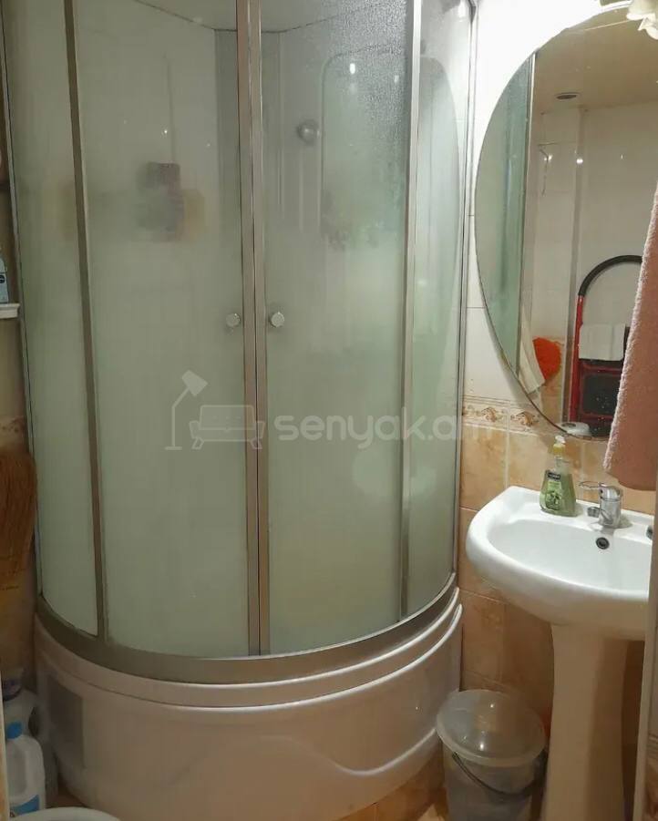 3 Սենյականոց Բնակարան Քարե Շենքում, 58քմ, 4/5 հարկ, Կոսմետիկ Վերանորոգված