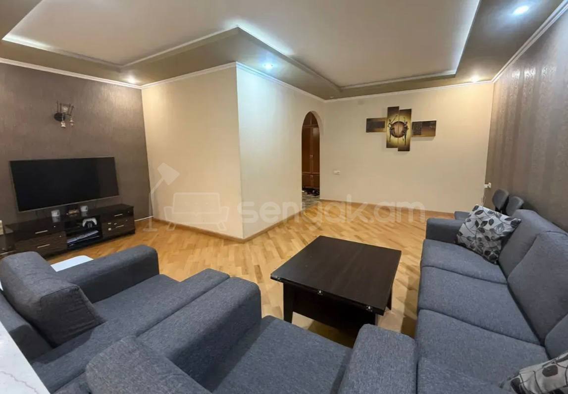 4 Սենյականոց Բնակարան, 89քմ, 5/5 հարկ, Կապիտալ Վերանորոգված