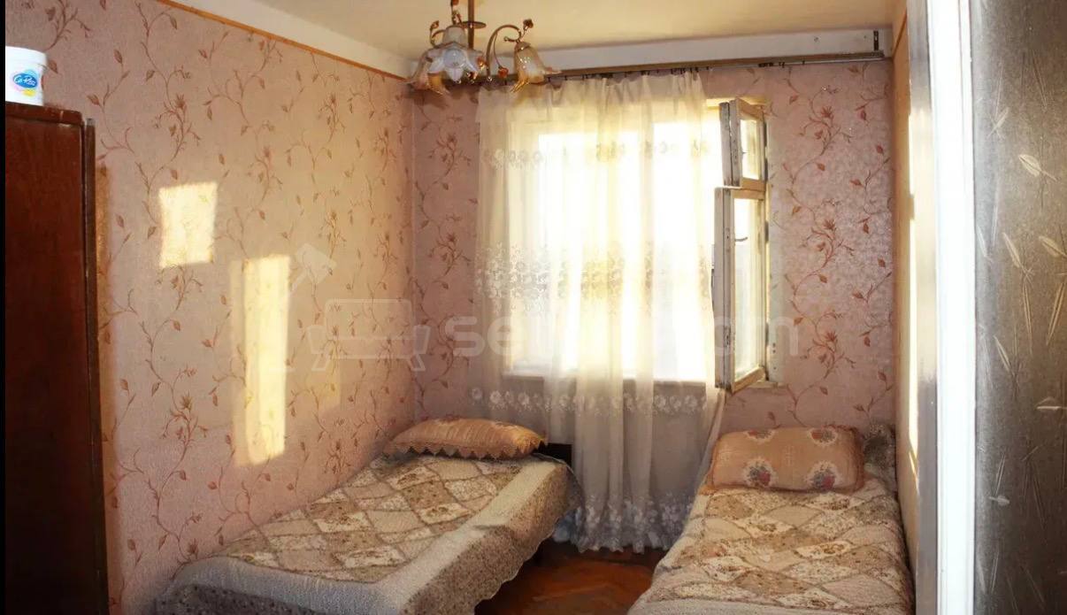 2 Սենյականոց Բնակարան Քարե Շենքում, 51քմ, 4/5 հարկ, Նորմալ Վիճակում, Կահավորված