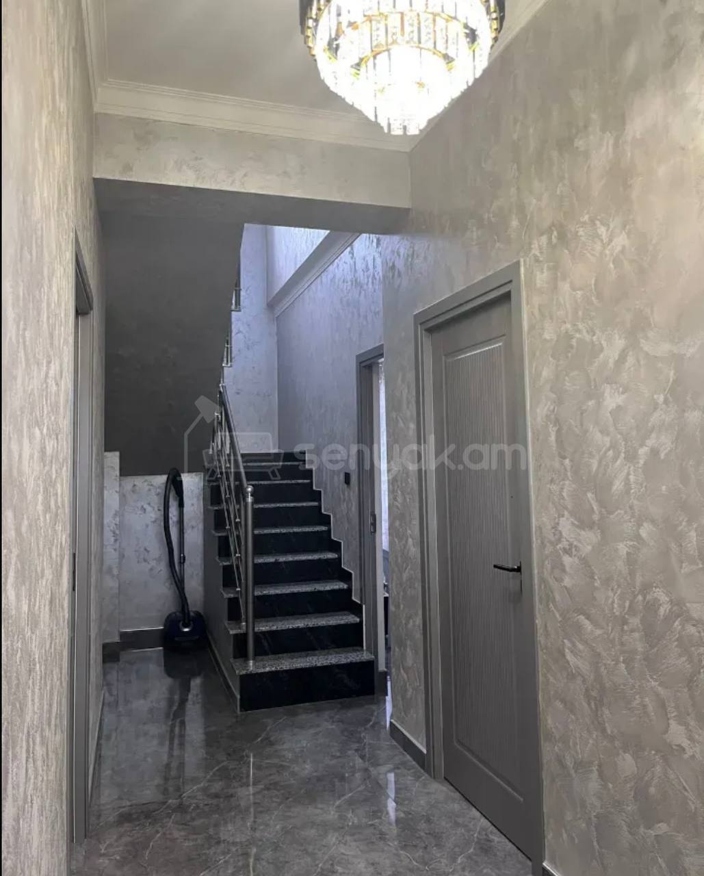 4 Սենյականոց Սեփական Տուն, 113քմ, Կապիտալ Վերանորոգված