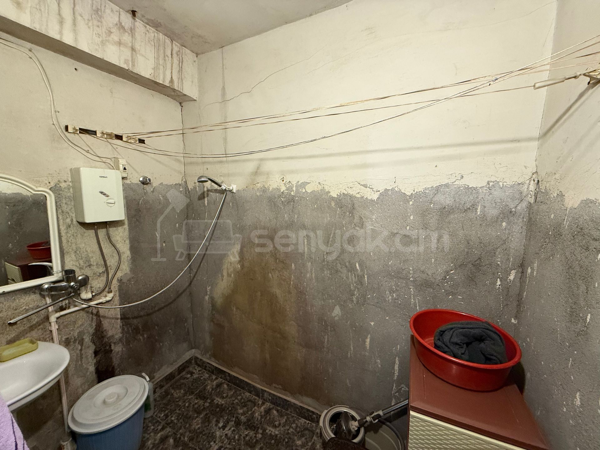 3 Սենյականոց Բնակարան Քարե Շենքում, 81քմ, 5/5 հարկ, Պետական Վիճակում